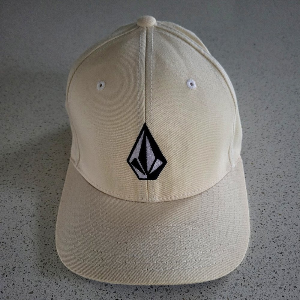 Look Your Best with the Volcom Full Stone Flexfit Hat